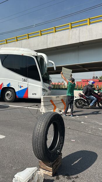 Los participantes portaron pancartas con mensajes como “Justicia para Betito”, “No han hecho justicia”, “No más muerte de pasajeros” y “Ni una víctima más”.  Foto: Especial