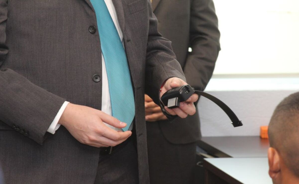 Las personas sentenciadas pueden recibir el beneficio de libertad condicional bajo la modalidad de supervisión con o sin brazalete electrónico. Foto: Especial