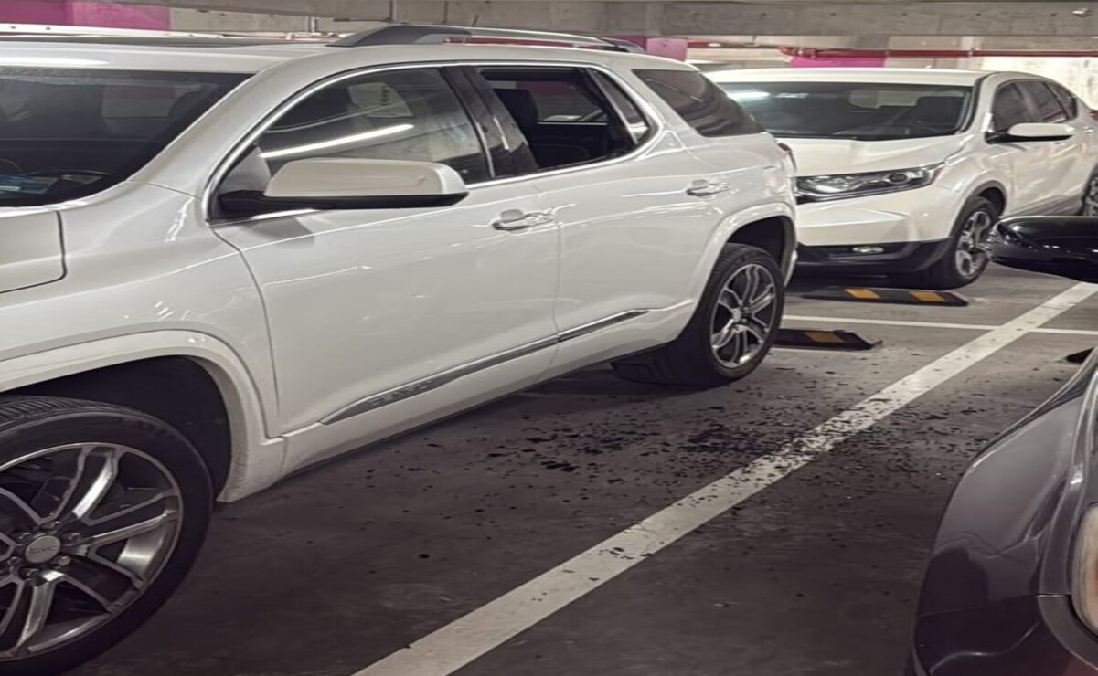 Naucalpan: Denuncian robo dentro de estacionamiento en plaza Samara Satélite, sin que policías intervinieran