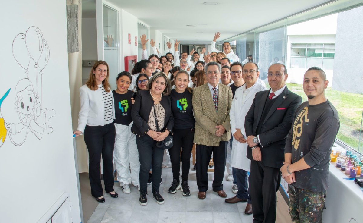 El Hospital Materno Infantil ISSEMYM de Toluca transforma sus paredes: de gris a un mural lleno de vida que regala esperanza y sonrisas a los pequeños pacientes. ¡La medicina también se pinta de colores! Foto: Especial