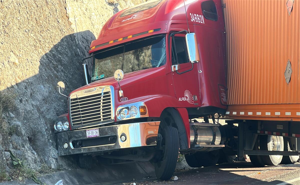 Tras el accidente en la Chamapa-La Venta permanece cerrada la caseta de cobro de Lomas Verdes. Foto: Especial