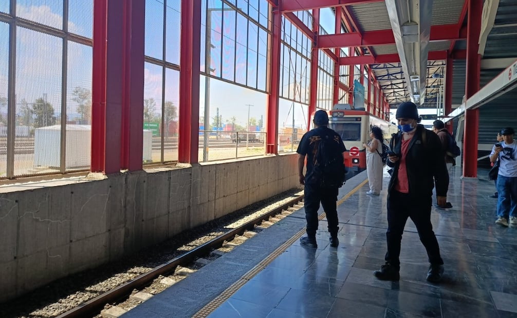 Con capacidad para 300 mil personas, el tren actualmente opera a un tercio de su potencial, recibiendo 100 mil pasajeros diarios. Foto Especial
