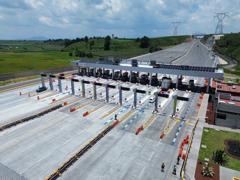 El entronque Amanalco fue intervenido con nuevos accesos y carriles para facilitar la circulación hacia Valle de Bravo y municipios cercanos. Foto Alejandro Vargas/ El Universal