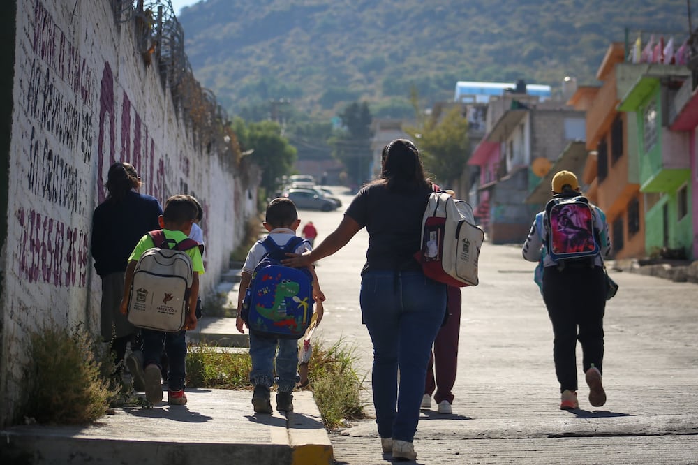 El objetivo del certificado es demostrar que no tiene adeudos en pensiones alimenticias. Foto Jorge Alvarado