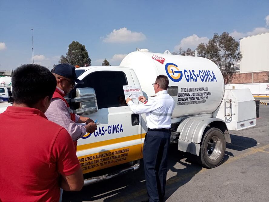 Los filtros del operativo, similares a los del alcoholímetro, se implementan en vías principales como Alfredo del Mazo, Tollocan y Solidaridad Las Torres, donde circula el mayor número de pipas. Foto Especial