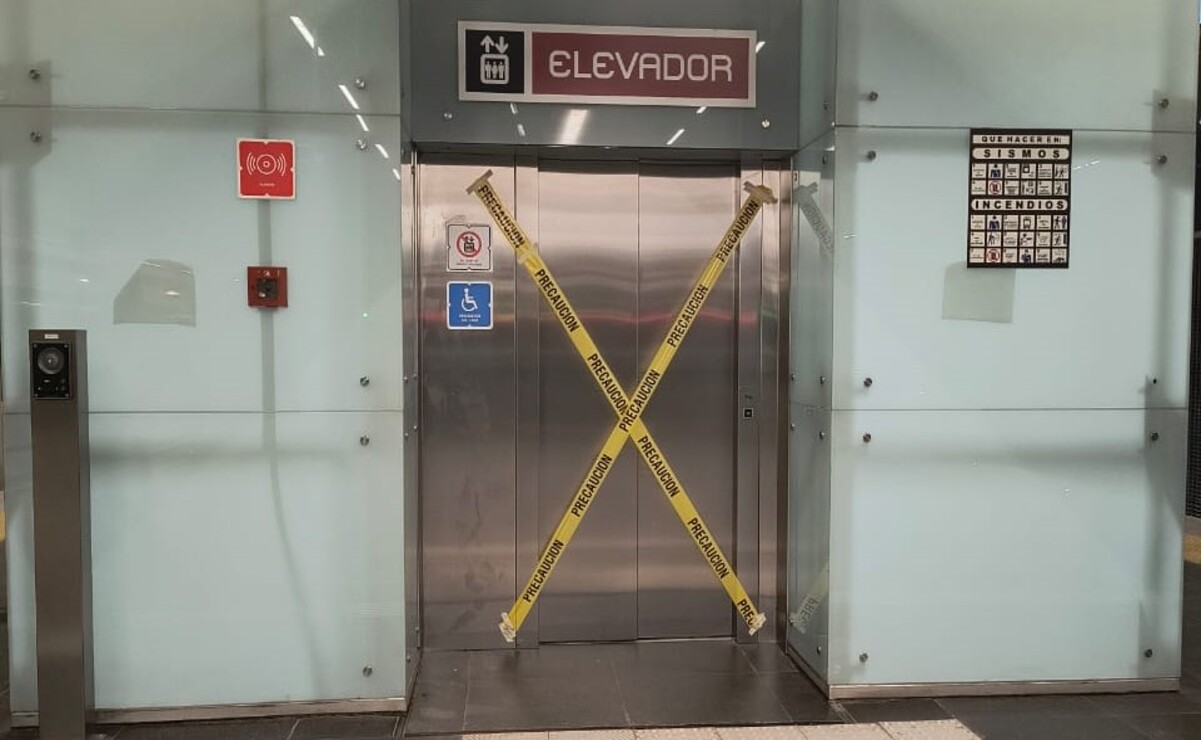 Los afectados comentan que tuvieron que recurrir a las escaleras eléctricas. Foto: Alejandro Vargas.