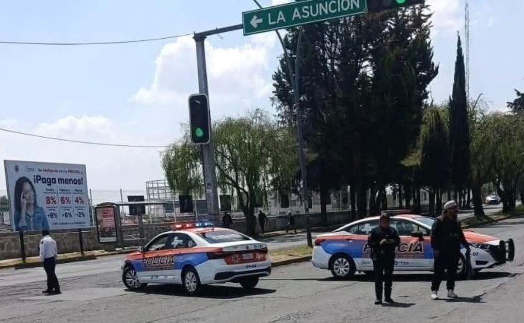 Manifestantes cerraron el paso en la Avenida Tecnológico, frente a las instalaciones del Ministerio Público, afectando la circulación en la zona. Foto Especial