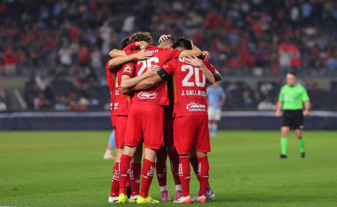 El campeón demostró su jerarquía y silenció el Bronx con una épica remontada. Foto: Especial