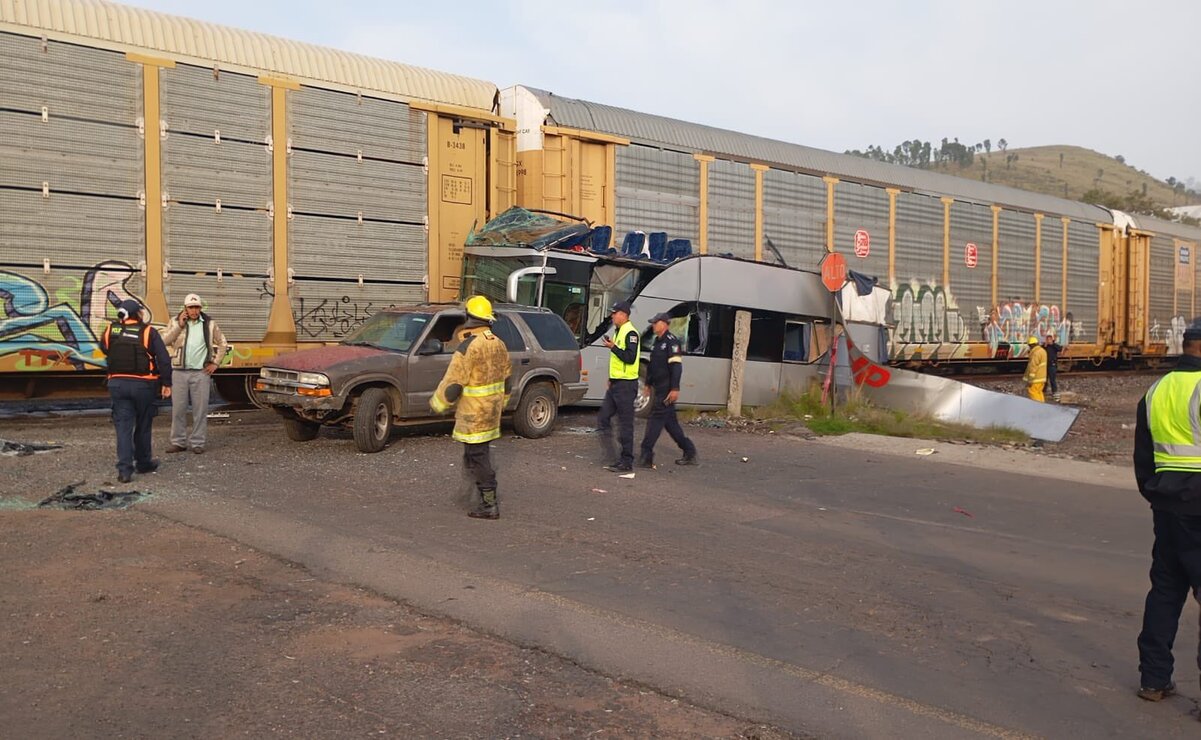 Colocan pluma y señalización en el cruce de tren en Atlacomulco tras fatal accidente