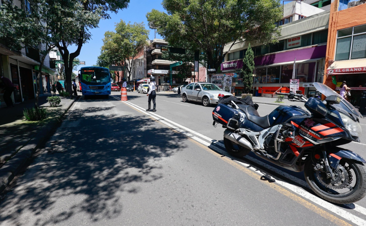 ¡Se acabó el desorden! A partir del 1 de julio, las multas de tránsito regresan al Edomex. Empresarios de Toluca aplauden la medida que busca poner fin a la impunidad vial y al caos de franeleros. Foto: Alejandro Vargas