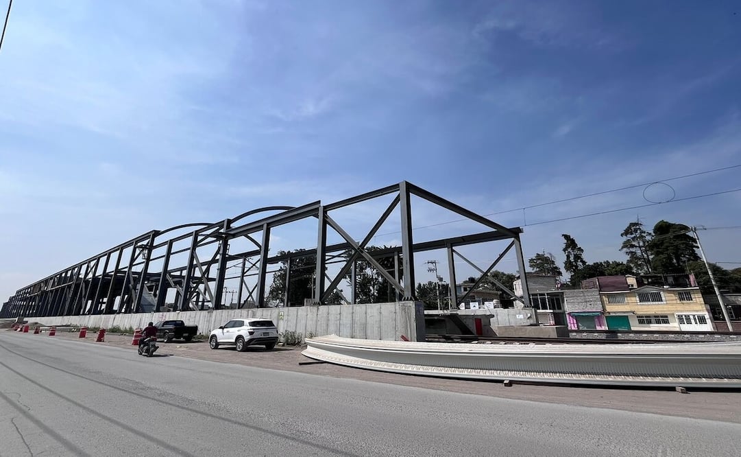 Vecinos de la zona decidieron mantener el paro de obras de la segunda línea del Tren Suburbano que llegará al AIFA. Foto: Arturo Contreras