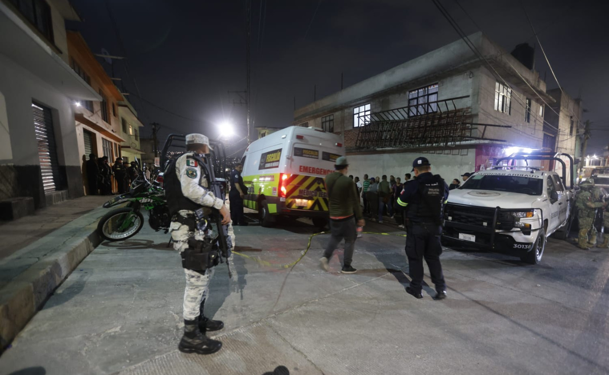 Policía municipal y Guardia Nacional acordonaron la zona del ataque en Naucalpan mientras se realizaban las investigaciones. Foto: Francisco Rodríguez / El Universal
