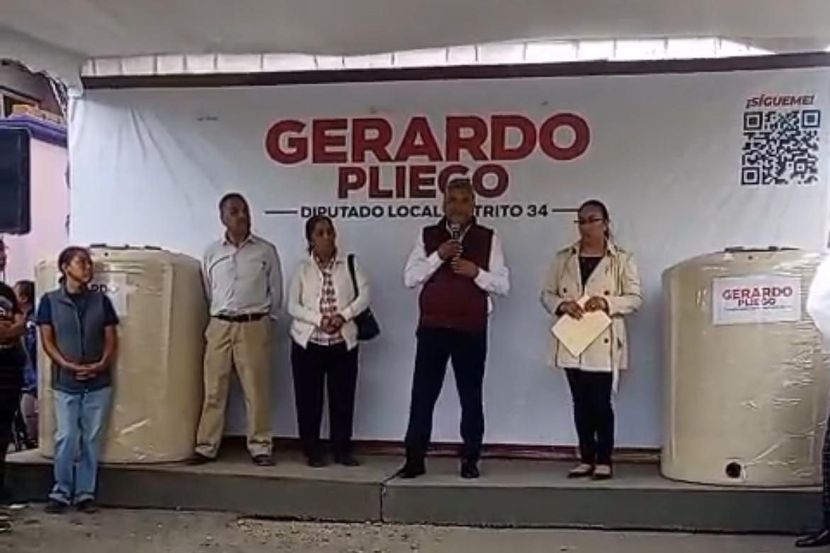 Un diputado es señalado por entregar tinacos, lo que se interpreta como apoyo a ciertas planillas. Foto Especial