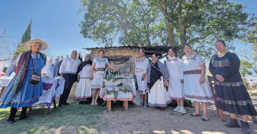Mujeres otomíes preservan la medicina tradicional en Acambay