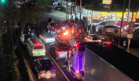 Tras 13 horas de bloqueo, reabren la López Portillo en Toluca