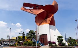 ¡Vuelve a brillar! Rehabilitan la monumental Cabeza de Coyote en Neza tras años de abandono