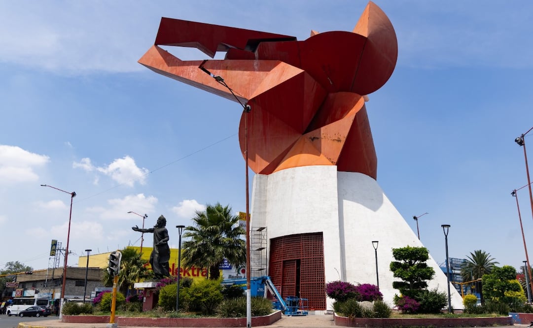Especialistas trabajan en el refuerzo de la base de acero y el forro de concreto para eliminar filtraciones y daños internos. Foto Hugo Salvador / El Universal