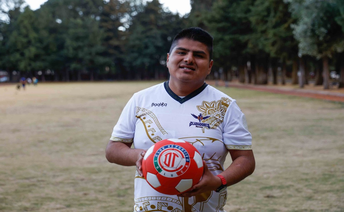 Diego Alcántara combina su amor por el fútbol con la carrera de psicología. Foto: Arturo Hernández / El Universal Edomex.