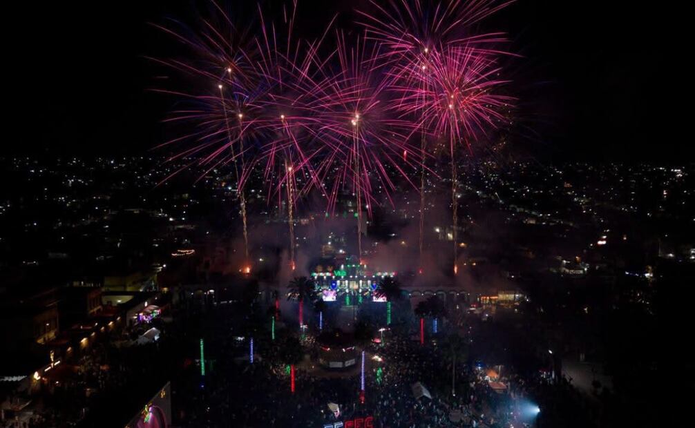 La Plaza Hidalgo lució llena de vecinos de Tultepec durante la celebración de las fiestas patrias. Foto especial