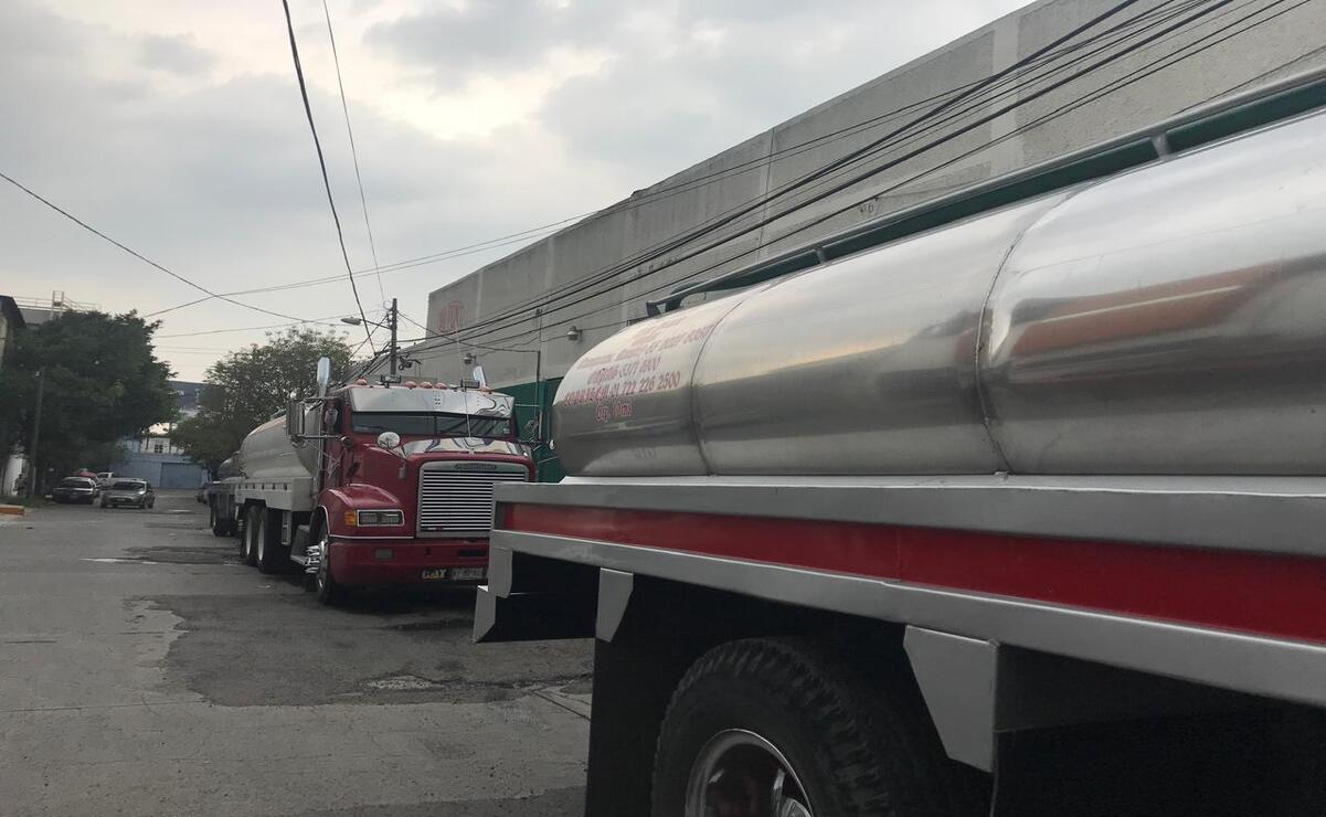Los piperos a cambio otorgan servicios de distribución de agua de forma gratuita a colonias de Naucalpan / Foto Rebeca Jiménez