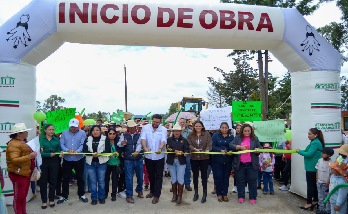 En la comunidad de Mextepec, se dio inicio al encementado de un camino de un kilómetro, que beneficiará a estudiantes y residentes de barrios cercanos que lo transitan a diario / Foto: Especial