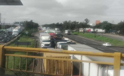 Caos vial: Tráiler descompuesto colapsa la México-Querétaro en la zona de El Peral