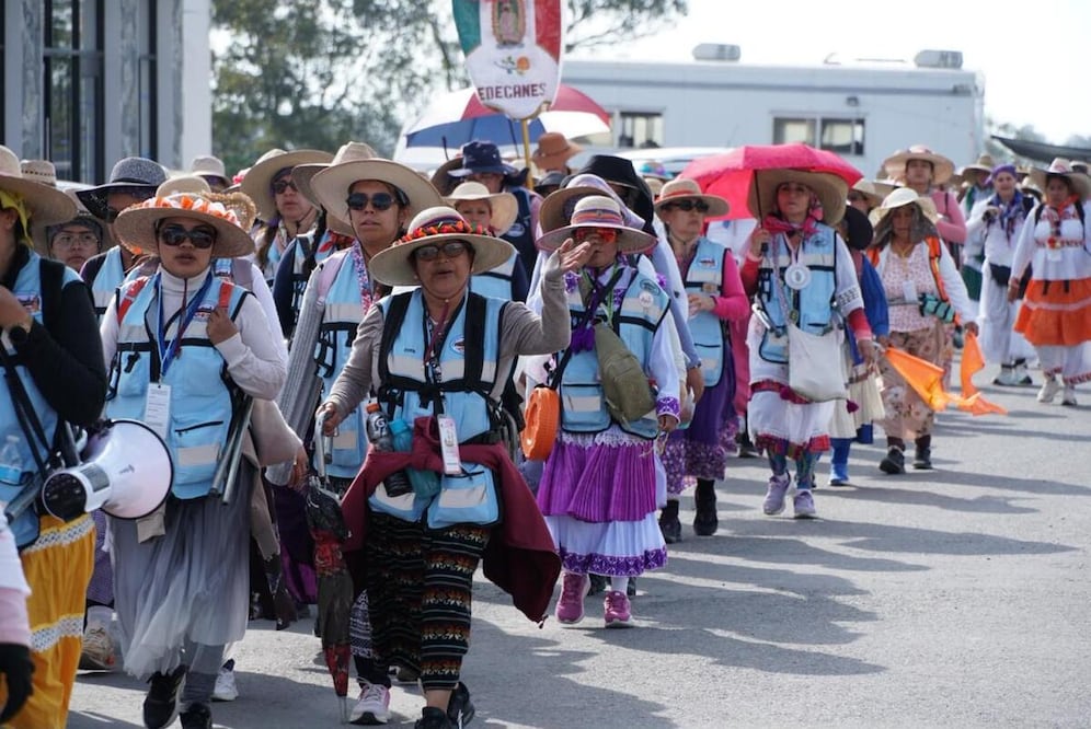 En su cruce por el Estado de México, se dividen en dos contingentes: uno de mujeres con aproximadamente 16 mil personas y otros de hombres con alrededor de 24 mil participantes. Foto: especial