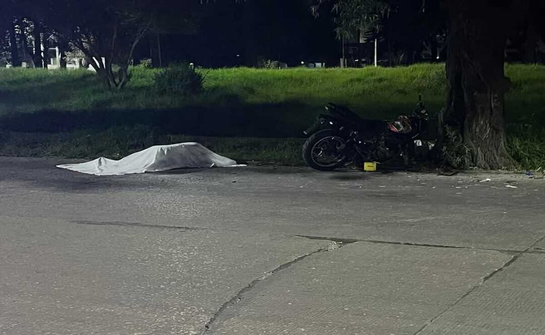 Dos muertos y un lesionado fue el saldo de un accidente en Metepec, en los carriles de Paseo Tollocan. Foto: Especial