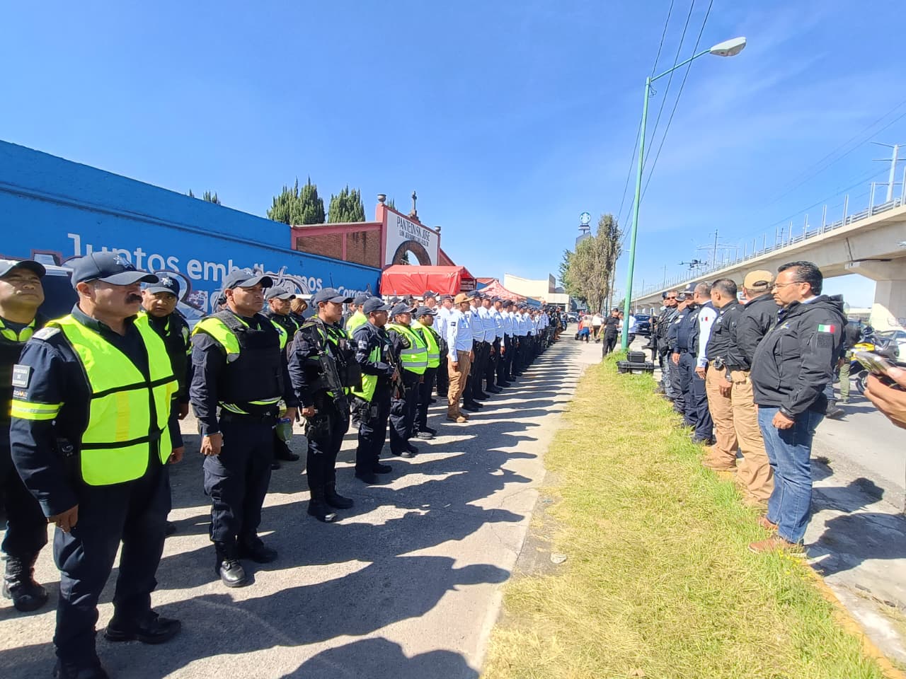 Resguardan los camposantos de la demarcación, augurando paz y tranquilidad, orden y cuidado física y patrimonial de los asistentes. Foto: especial