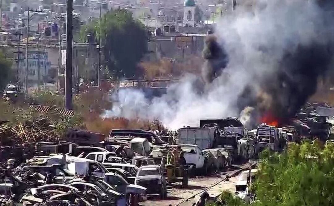 El fuego consumió 10 autos / Foto Especial