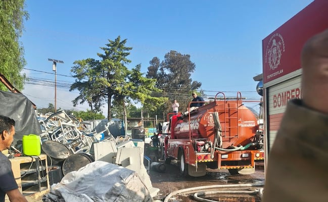 Sofocan incendio en recicladora de materiales en Tepotzotlán