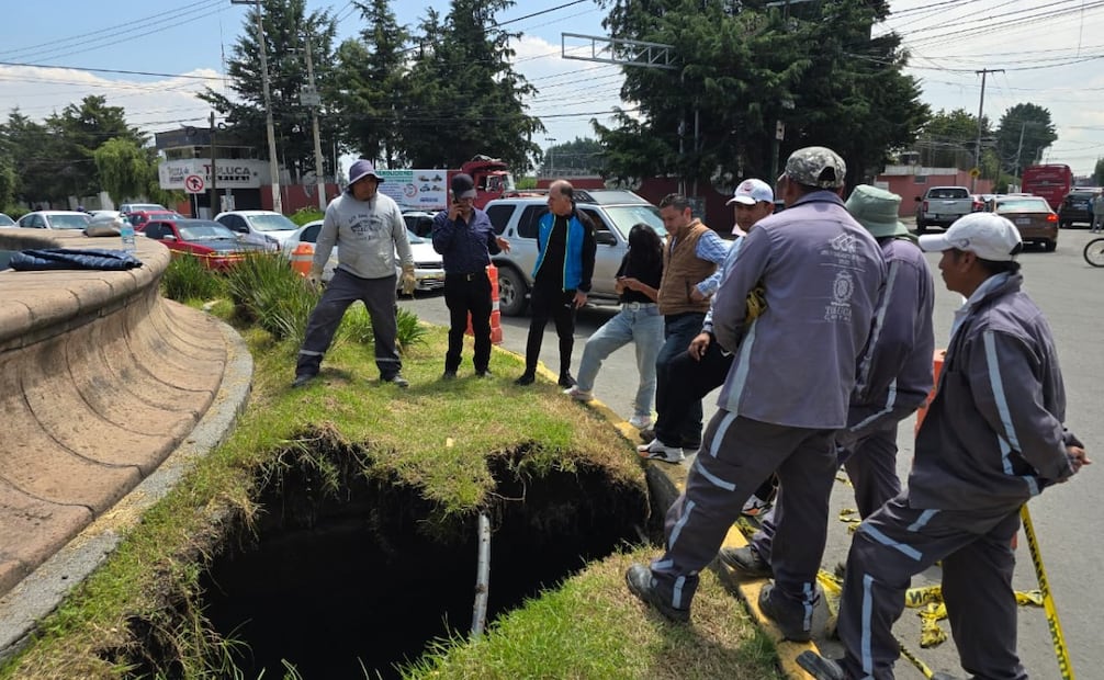 Autoridades municipales piden a la ciudadanía evitar la zona de la Glorieta de la Fuente para prevenir accidentes. Foto Especial