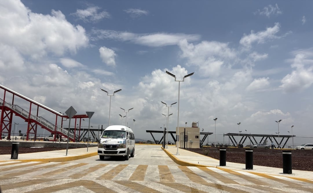 El CETRAM Xaltocán luce con escasa afluencia de camionetas, lo que retrasa el traslado de los vecinos de Nextlalpan. Foto Arturo Contreras / El Universal