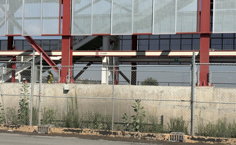 Pese a la resistencia inicial de las autoridades por temas de diseño y logística, la señalética oficial ya ha sido actualizada en la ampliación hacia el AIFA. Foto Arturo Contreras / El Universal