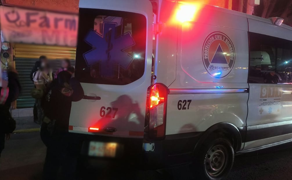 Policías municipales y estatales auxiliaron a jóvenes durante una fiesta clandestina en Ecatepec. Foto especial