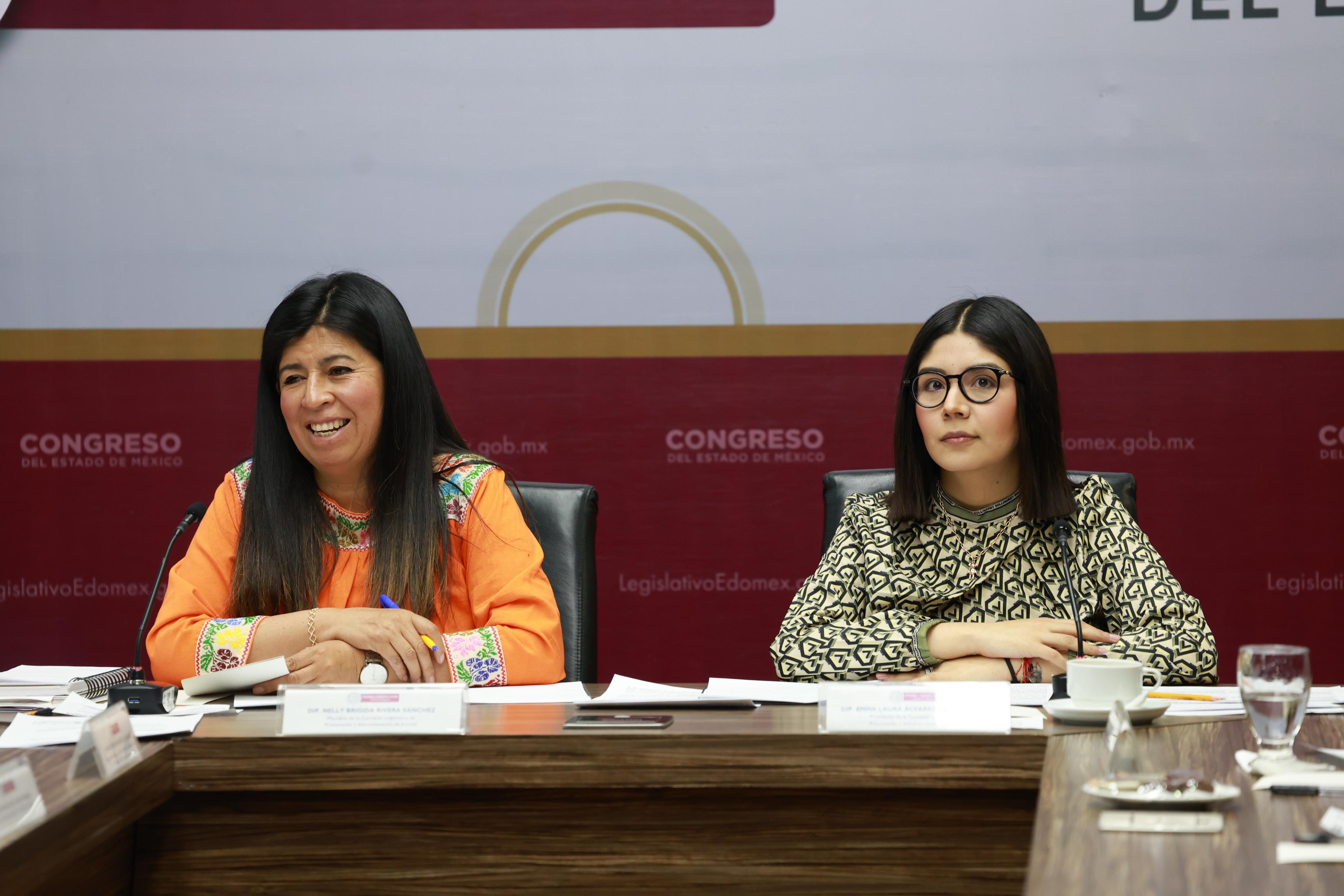 El Código Civil para permitir que las personas mayores de 18 años puedan solicitar el trámite ante las 277 Oficialías. Foto Alejandro Vargas