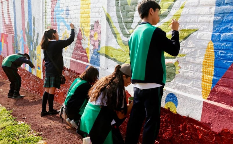 Tlalnepantla inicia estrategia nacional de atención a las causas con tequio por la tierra y murales mundialistas