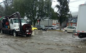 Lluvia inunda la Vía José López Portillo en Tultitlán: Así luce la zona afectada