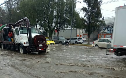 Lluvia inunda la Vía José López Portillo en Tultitlán: Así luce la zona afectada