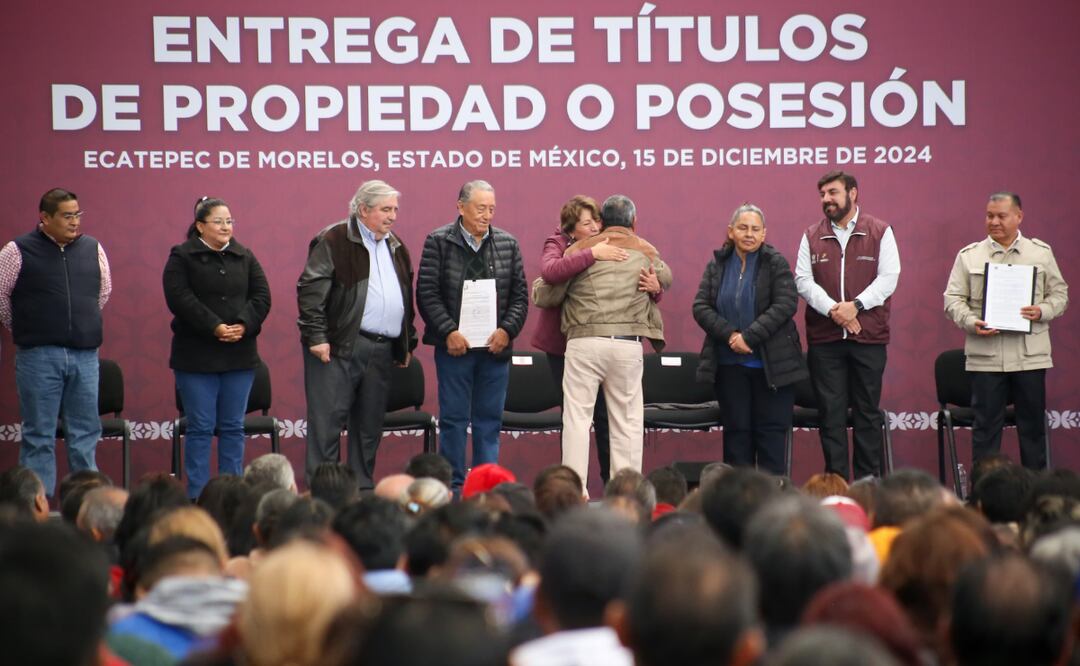 Ecatepec celebra: Miles de hogares obtienen certeza jurídica sobre su patrimonio Foto: Luis Camacho