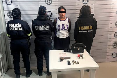 Detienen a mujer armada en festival navideño de Nicolás Romero