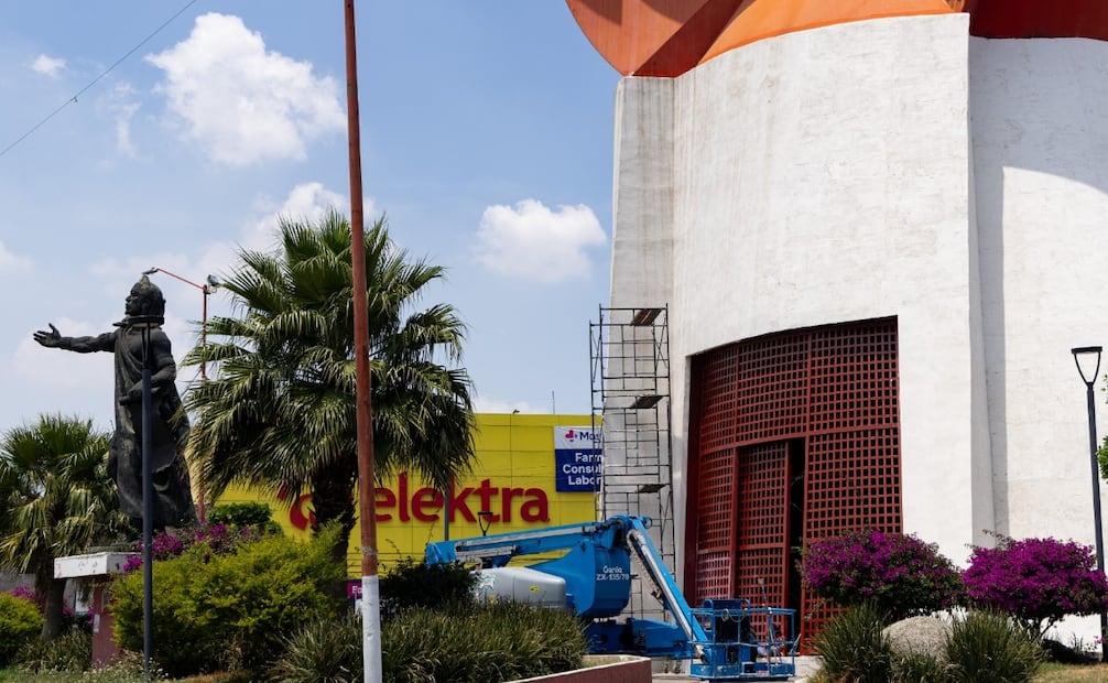 El alcalde Adolfo Cerqueda confirmó que los trabajos cuentan con la autorización por escrito del artista para garantizar el uso de materiales originales. Foto Hugo Salvador / El Universal