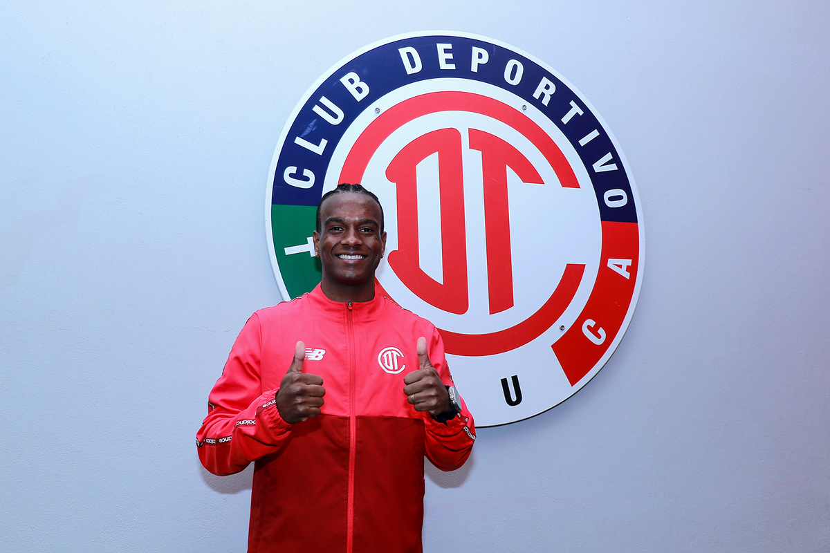 "Un honor ser parte del club más grande de México". Helinho.
