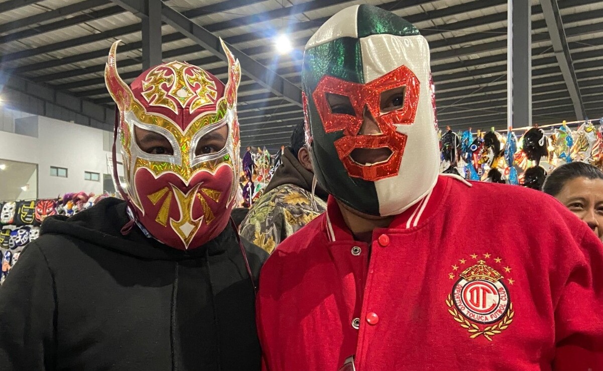 Las máscaras son unos de los productos más importantes en los eventos de lucha libre. Foto: Hanna Santillán.