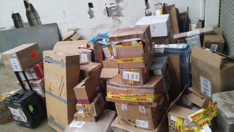 ¡Como en las películas! Cateo en parque industrial revela escondite de paquetes robados