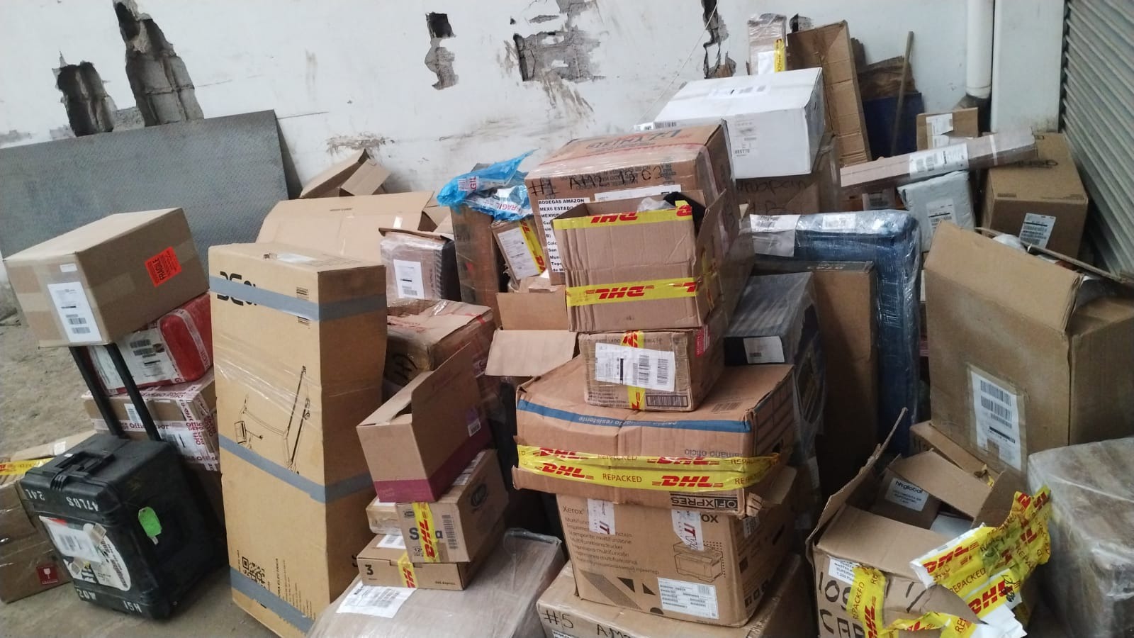 La mercancía robada fue hallada en un predio del Parque Industrial Xhala, en Cuautitlán Izcalli, tras un operativo. Foto Especial