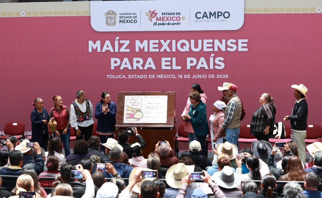 El evento, donde estuvieron reunidos productore de maíz, se llevó a cabo en Palacio de Gobierno, en Toluca. Foto. Especial