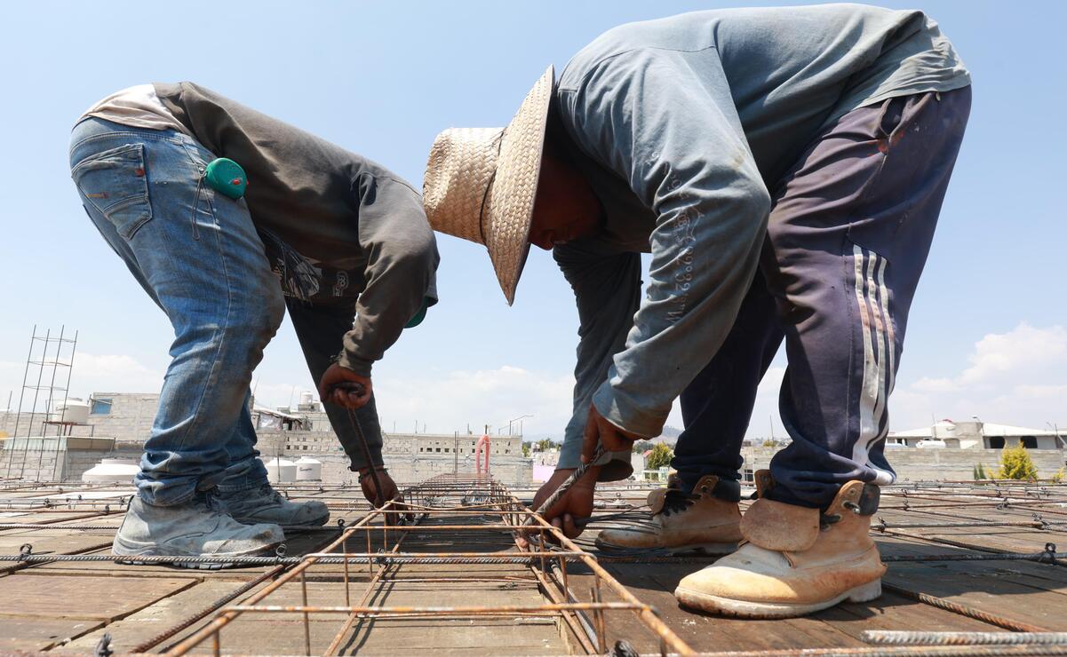 El Día de la Santa Cruz no solo tiene un significado religioso, ya que es una fecha especial para los albañiles. Foto: Alejandro Vargas / El Universal Edomex