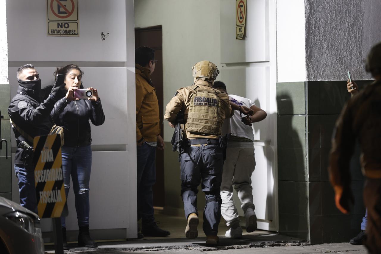En un inicio los detenidos fueron ingresados a la Fiscalía General de Justicia del Estado de México. Foto Jorge Alvarado