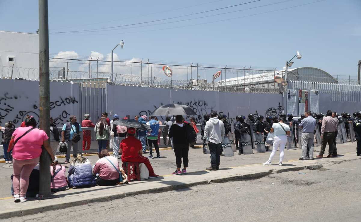 Los familiares de los internos denuncian la existencia de una supuesta red de corrupción / Foto Carlos Mejía